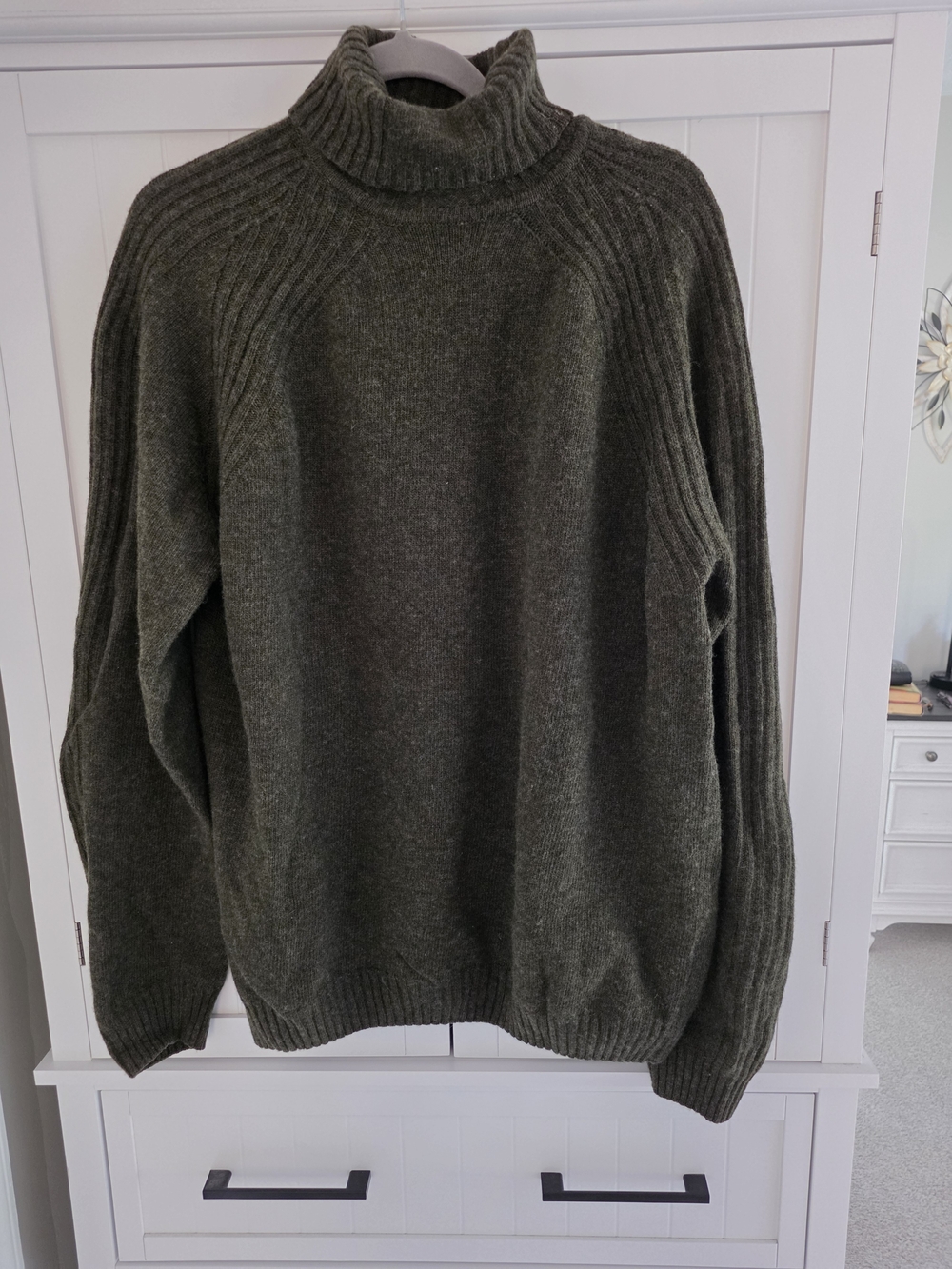 Men's Vintage Lambswool Olive Ribbed Turtleneck Sweater